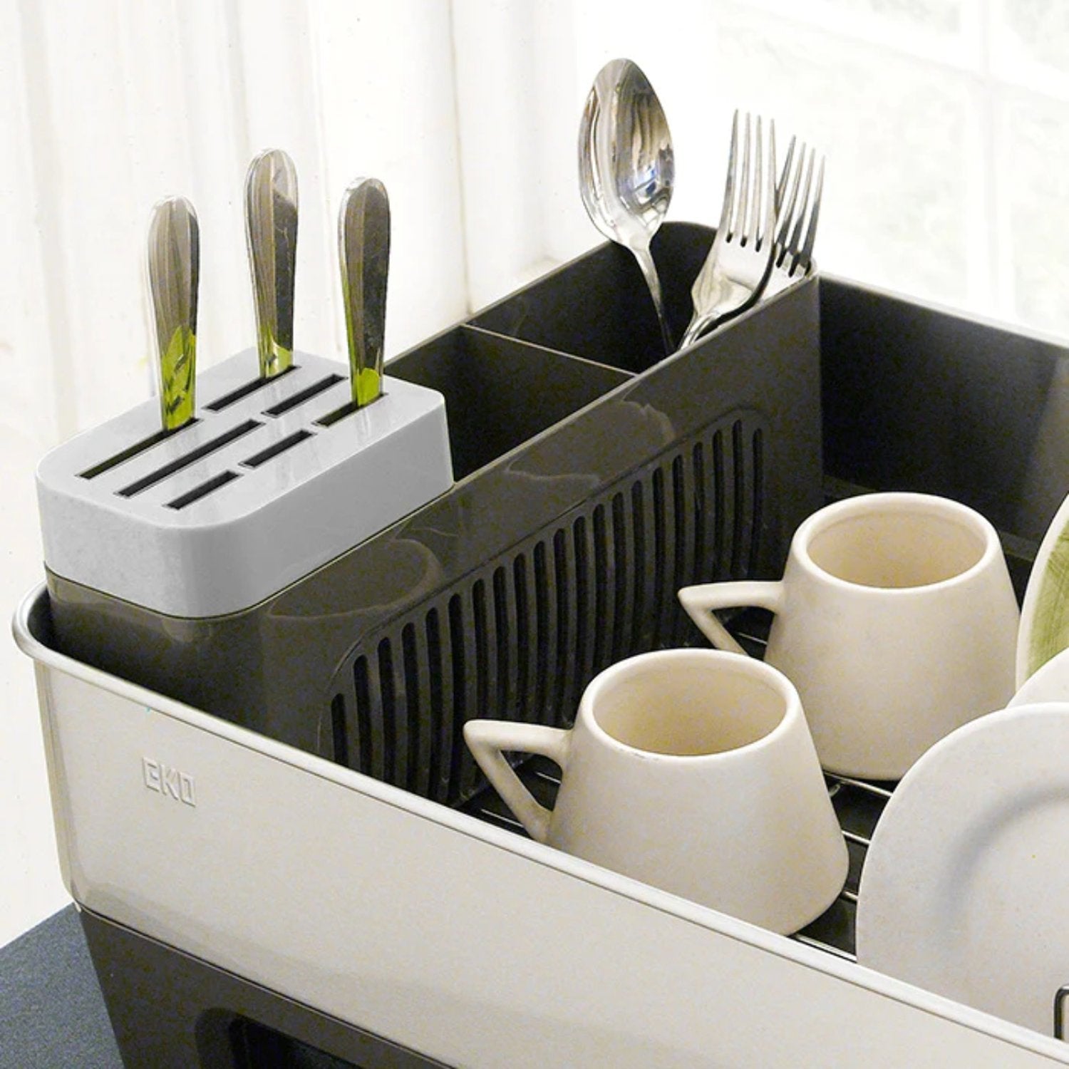 Premium stainless steel plate and cutlery rack with rotating drain spout and removable knife holder.