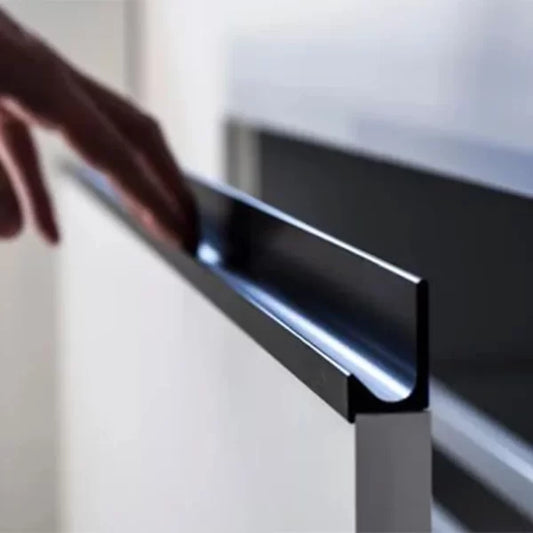 Sleek J Gola profile handle in durable aluminum, designed for cabinets with a modern look.