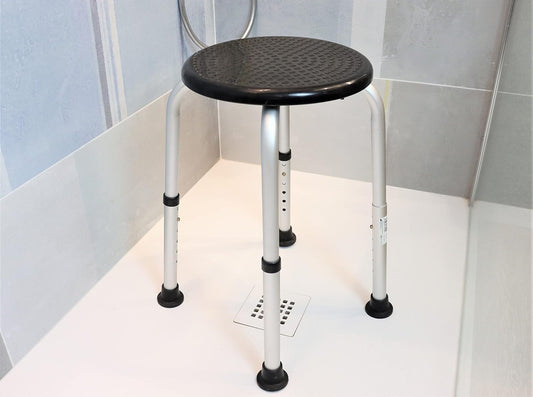 Aluminum shower stool with adjustable height and non-slip feet, designed for elderly and disabled individuals, supports up to 150 kg (330 lbs