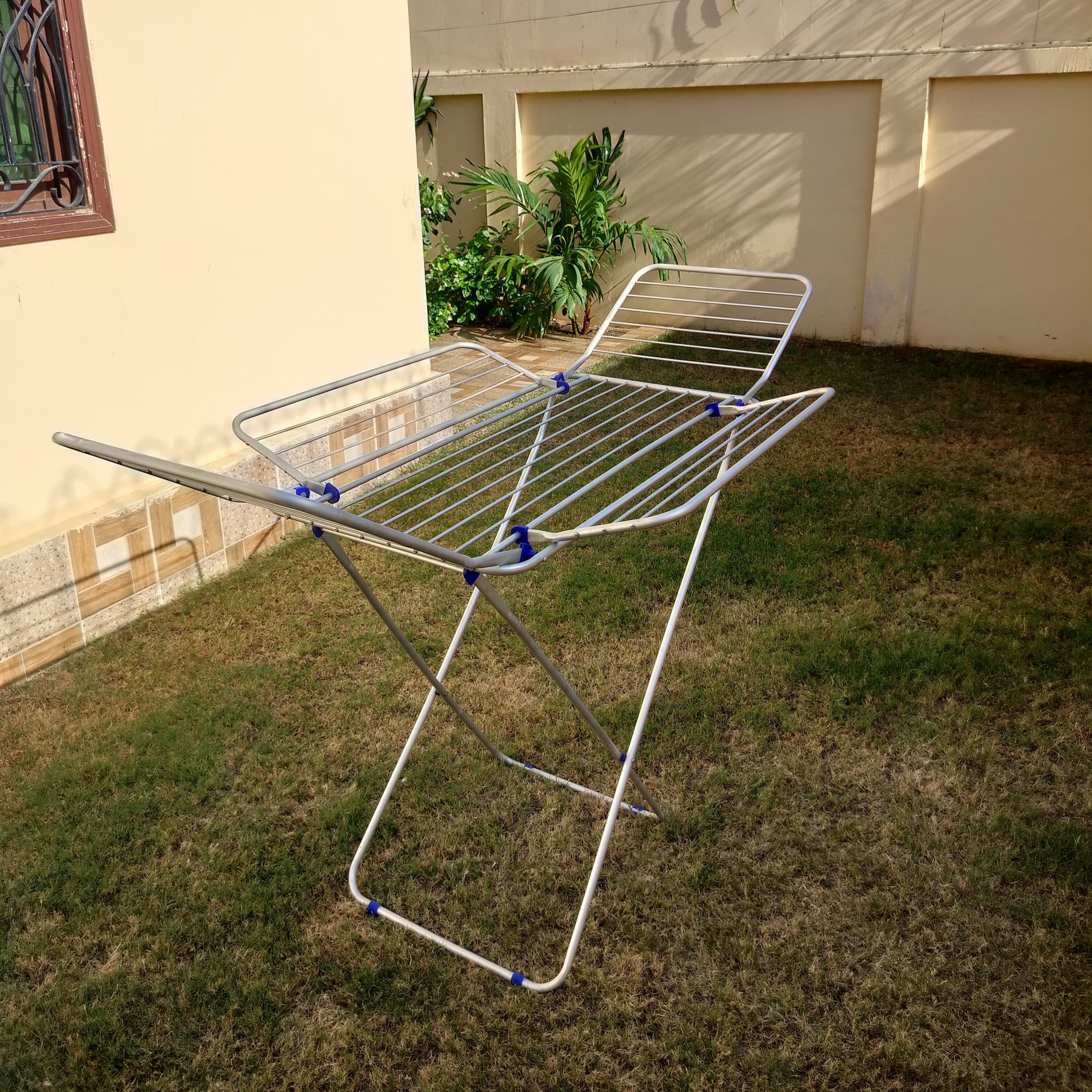 Aluminum 4 Wings Light: Flower Style Clothes Dryer Stand – Rustproof and Foldable